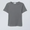 Slim Fitted T-Shirt – Dark Grey Slim Fitted T-Shirt – Dark Grey
