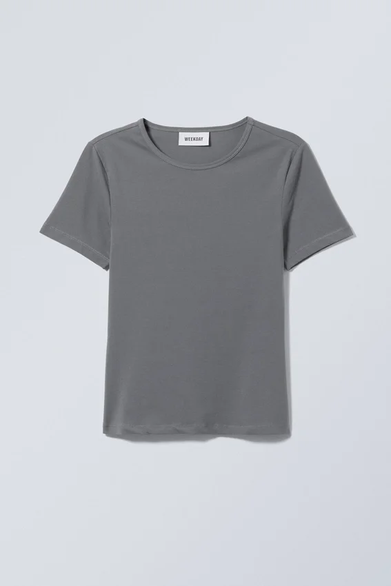 Slim Fitted T-Shirt – Dark Grey Slim Fitted T-Shirt – Dark Grey