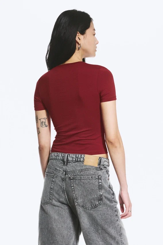 Slim Fitted T-Shirt – Dark Red Slim Fitted T-Shirt – Dark Red