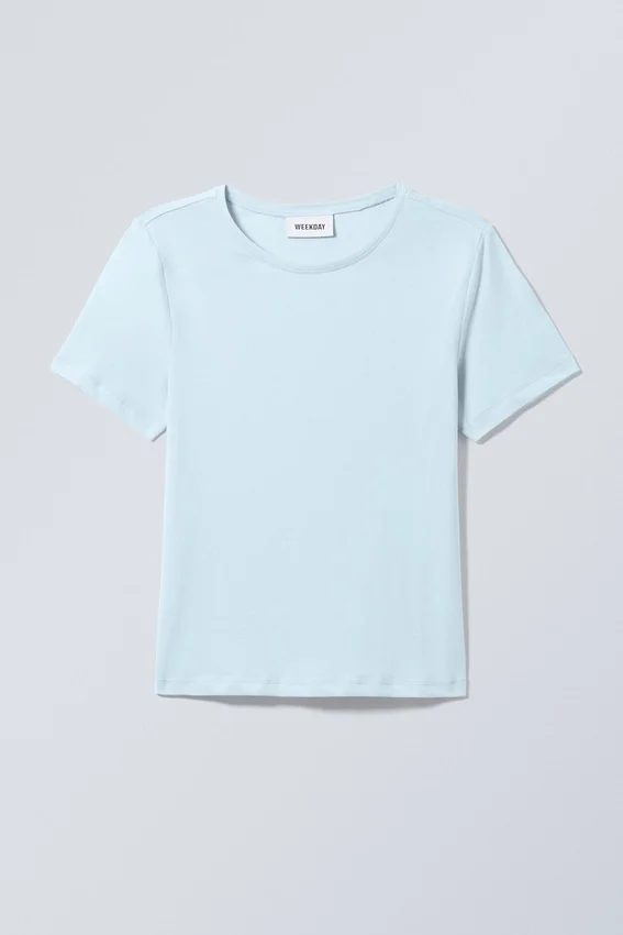 Slim Fitted T-Shirt – Light Blue Slim Fitted T-Shirt – Light Blue