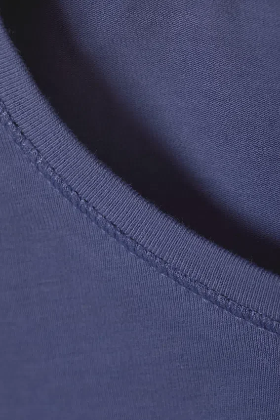 Slim Fitted T-Shirt – Purple Slim Fitted T-Shirt – Purple
