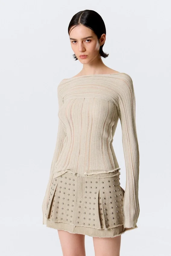 Slim Knitted Boat-Neck Sweater – Beige Slim Knitted Boat-Neck Sweater – Beige