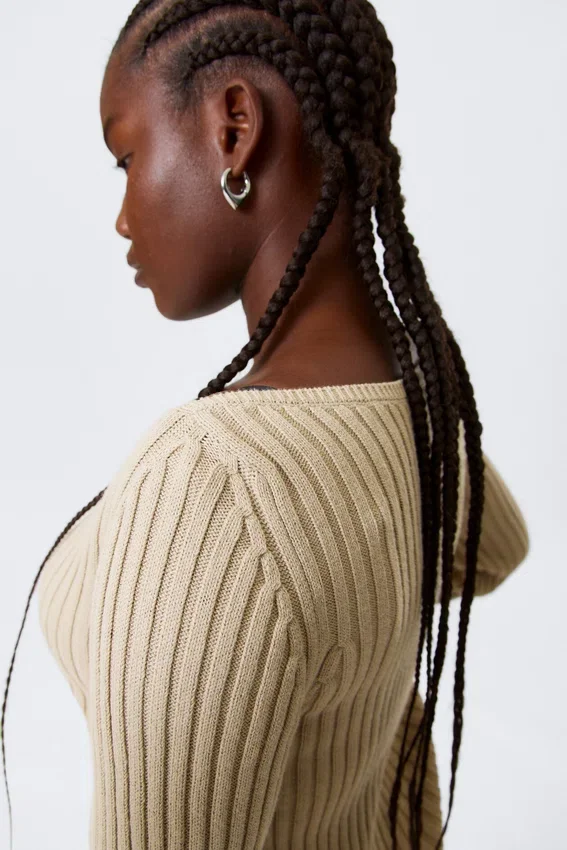 Slim Knitted Boat-Neck Sweater – Beige Slim Knitted Boat-Neck Sweater – Beige