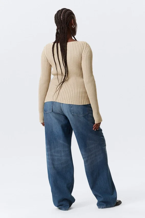 Slim Knitted Boat-Neck Sweater – Beige Slim Knitted Boat-Neck Sweater – Beige