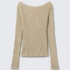 Slim Knitted Boat-Neck Sweater – Beige Slim Knitted Boat-Neck Sweater – Beige