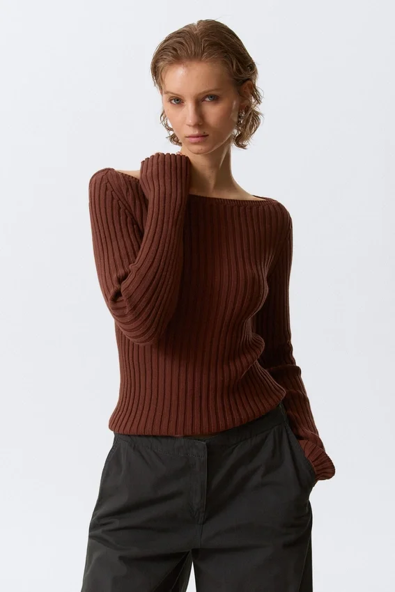 Slim Knitted Boat-Neck Sweater – Rusty Brown Slim Knitted Boat-Neck Sweater – Rusty Brown