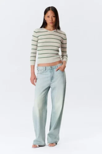 Slim Knitted V-Neck Sweater – Striped Light Grey Slim Knitted V-Neck Sweater – Striped Light Grey