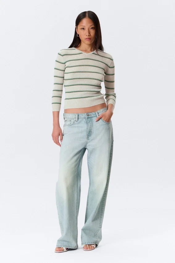 Slim Knitted V-Neck Sweater – Striped Light Grey Slim Knitted V-Neck Sweater – Striped Light Grey
