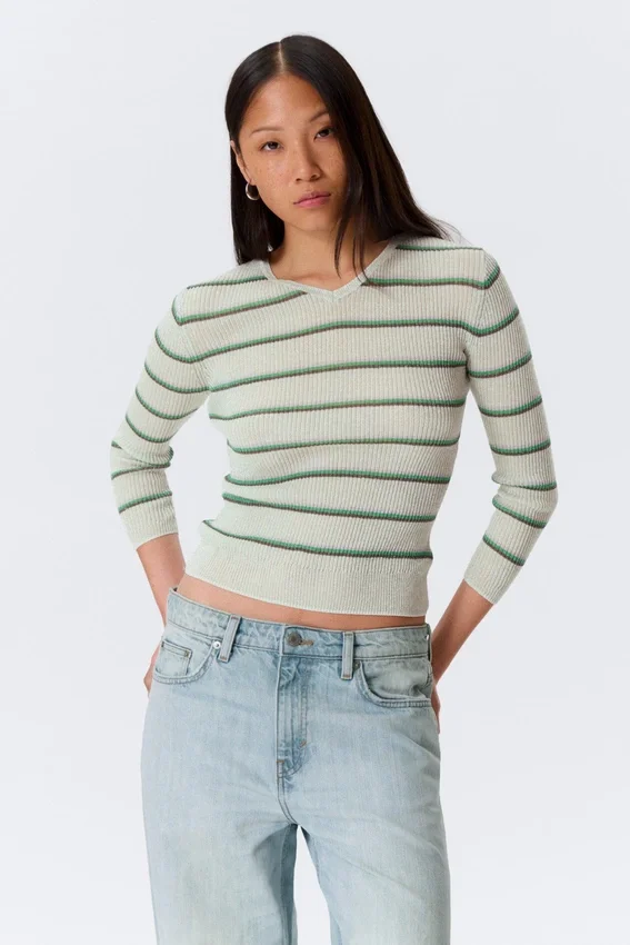 Slim Knitted V-Neck Sweater – Striped Light Grey Slim Knitted V-Neck Sweater – Striped Light Grey