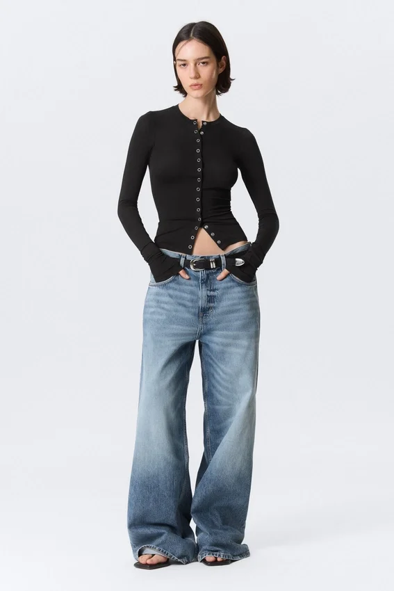 Slim Long-Sleeved Buttoned Cardigan – Black Slim Long-Sleeved Buttoned Cardigan – Black