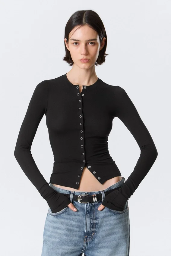 Slim Long-Sleeved Buttoned Cardigan – Black Slim Long-Sleeved Buttoned Cardigan – Black
