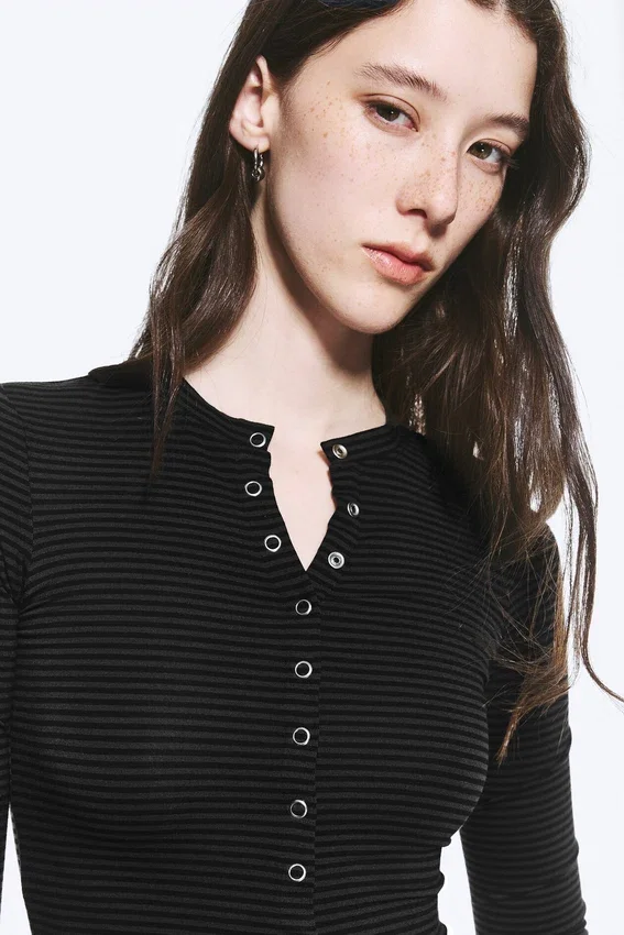 Slim Long-Sleeved Buttoned Cardigan – Striped Dark Grey Slim Long-Sleeved Buttoned Cardigan – Striped Dark Grey