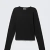 Slim Long-Sleeved Cotton Top – Black Slim Long-Sleeved Cotton Top – Black