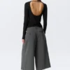 Slim Long-Sleeved Open Back Top – Black Slim Long-Sleeved Open Back Top – Black