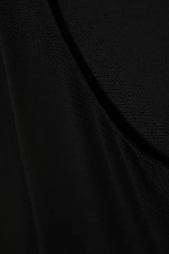 Slim Long-Sleeved Open Back Top – Black Slim Long-Sleeved Open Back Top – Black