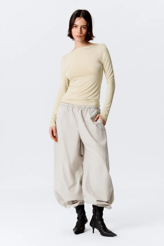 Slim Long-Sleeved Open Back Top – Light Dusty Beige Slim Long-Sleeved Open Back Top – Light Dusty Beige