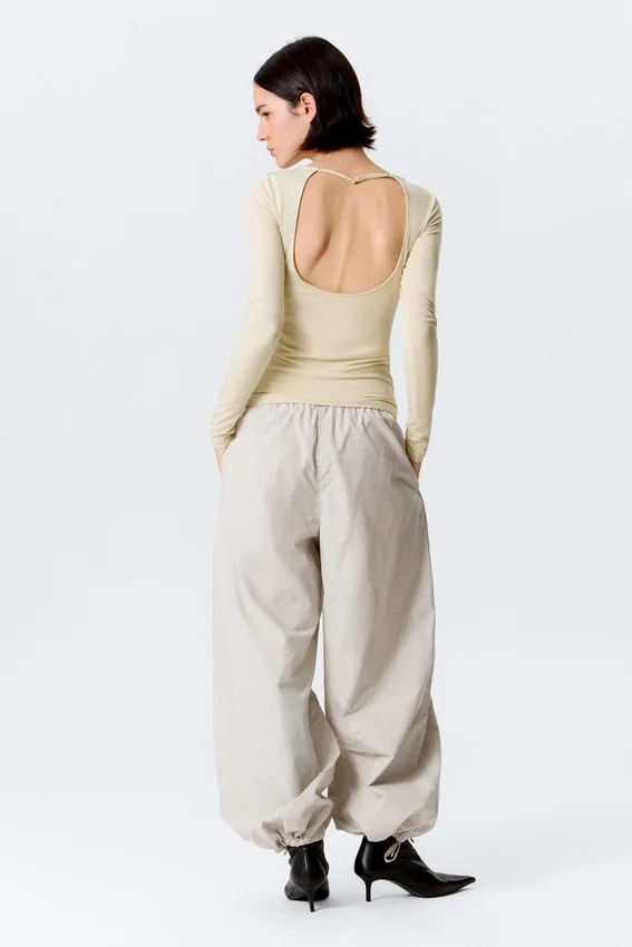 Slim Long-Sleeved Open Back Top – Light Dusty Beige Slim Long-Sleeved Open Back Top – Light Dusty Beige