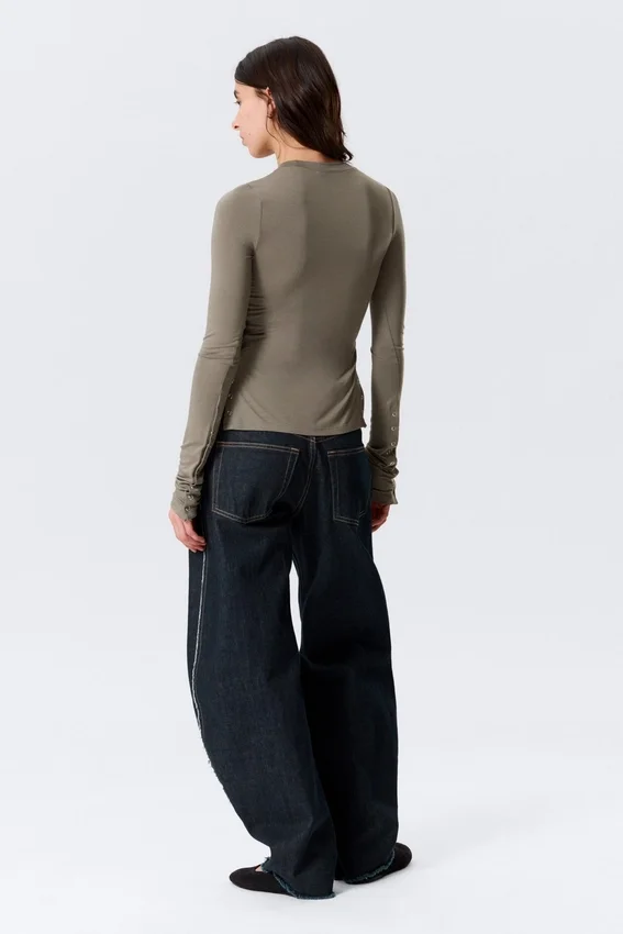 Slim Long-Sleeved Press Stud Top – Dusty Grey Slim Long-Sleeved Press Stud Top – Dusty Grey