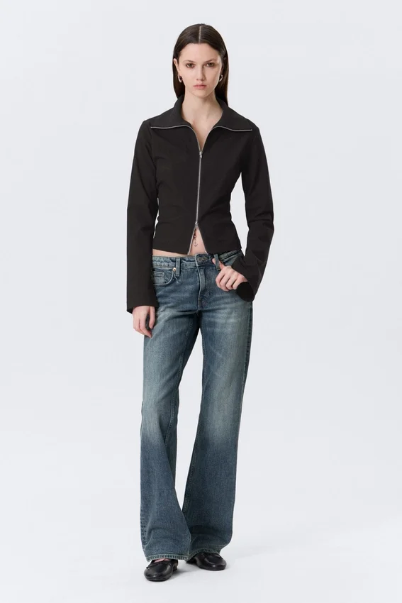 Slim Long-Sleeved Zip Shirt – Striped Black Slim Long-Sleeved Zip Shirt – Striped Black