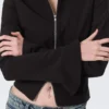Slim Long-Sleeved Zip Shirt – Striped Black Slim Long-Sleeved Zip Shirt – Striped Black