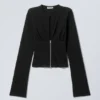 Slim Long-Sleeved Zip Top – Black Slim Long-Sleeved Zip Top – Black