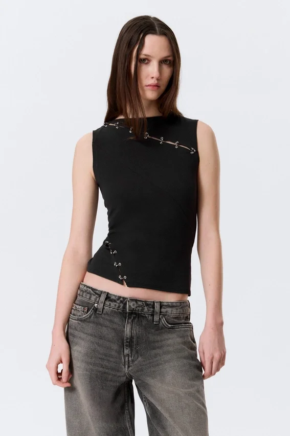 Slim Pierced Seam Sleeveless Top – Black Slim Pierced Seam Sleeveless Top – Black