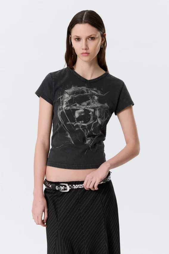 Slim Printed V-Neck T-Shirt – Black – Sci-Fi Print Slim Printed V-Neck T-Shirt – Black – Sci-Fi Print
