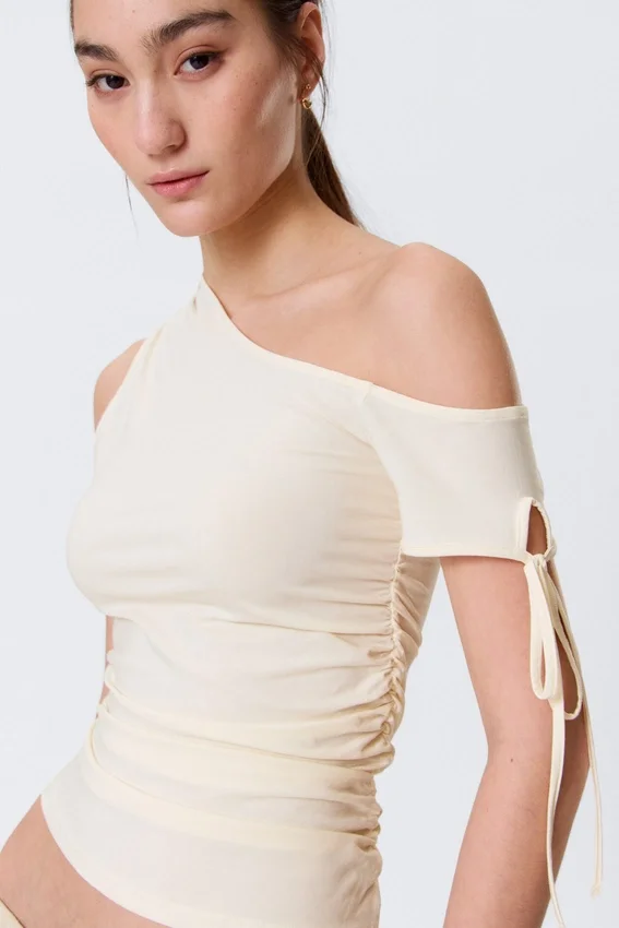 Slim Ruched Off-Shoulder Top – Off-White Slim Ruched Off-Shoulder Top – Off-White