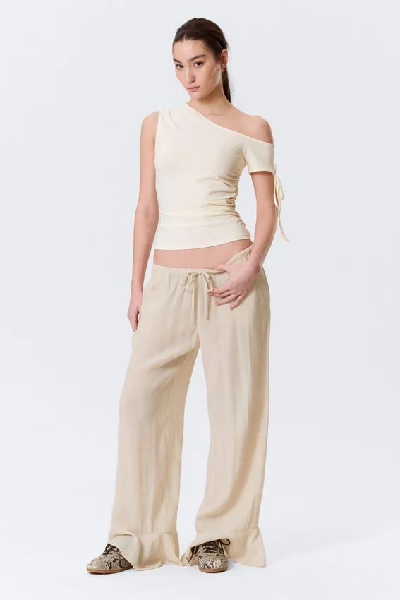 Slim Ruched Off-Shoulder Top – Off-White Slim Ruched Off-Shoulder Top – Off-White
