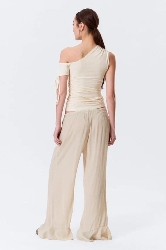 Slim Ruched Off-Shoulder Top – Off-White Slim Ruched Off-Shoulder Top – Off-White