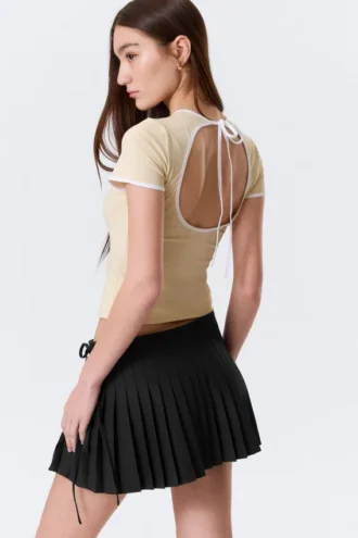 Slim Short-Sleeved Open-Back Top – Beige – White Binding