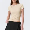 Slim Short-Sleeved Open-Back Top – Beige – White Binding Slim Short-Sleeved Open-Back Top – Beige – White Binding