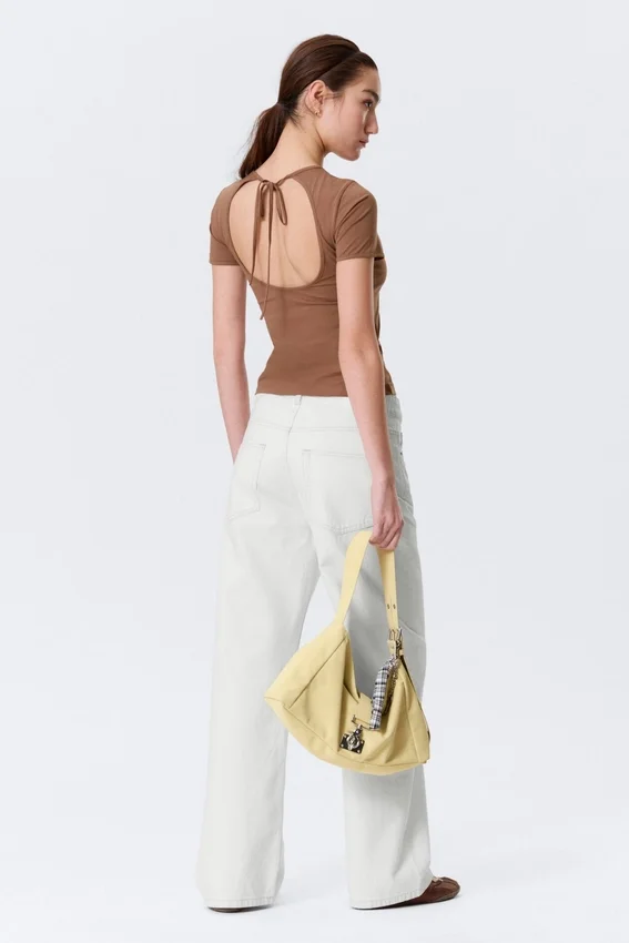Slim Short-Sleeved Open-Back Top – Brown Slim Short-Sleeved Open-Back Top – Brown