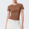 Slim Short-Sleeved Open-Back Top – Brown Slim Short-Sleeved Open-Back Top – Brown