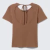 Slim Short-Sleeved Open-Back Top – Brown Slim Short-Sleeved Open-Back Top – Brown