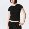 Slim Short-Sleeved V-Neck T-Shirt – Black Slim Short-Sleeved V-Neck T-Shirt – Black