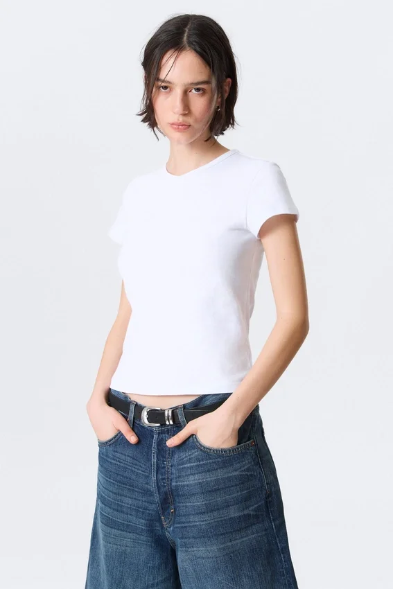 Slim Short-Sleeved V-Neck T-Shirt – White Slim Short-Sleeved V-Neck T-Shirt – White