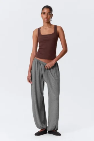 Slim Square Neck Ribbed Tank Top – Burgundy Slim Square Neck Ribbed Tank Top – Burgundy