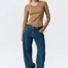 Slim V-Neck Long-Sleeved Top – Dark Beige Slim V-Neck Long-Sleeved Top – Dark Beige