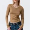 Slim V-Neck Long-Sleeved Top – Dark Beige Slim V-Neck Long-Sleeved Top – Dark Beige