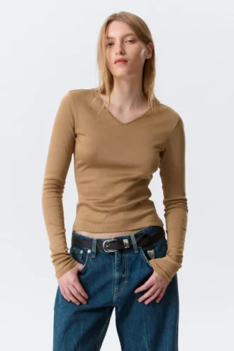 Slim V-Neck Long-Sleeved Top – Dark Beige Slim V-Neck Long-Sleeved Top – Dark Beige