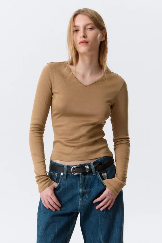 Slim V-Neck Long-Sleeved Top – Dark Beige Slim V-Neck Long-Sleeved Top – Dark Beige