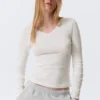 Slim V-Neck Long-Sleeved Top – Off-White Slim V-Neck Long-Sleeved Top – Off-White