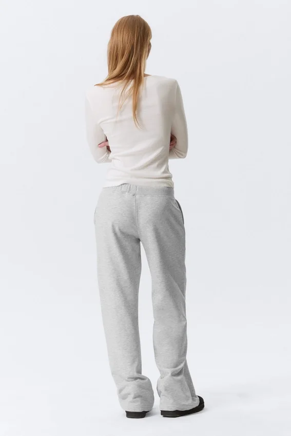 Slim V-Neck Long-Sleeved Top – Off-White Slim V-Neck Long-Sleeved Top – Off-White
