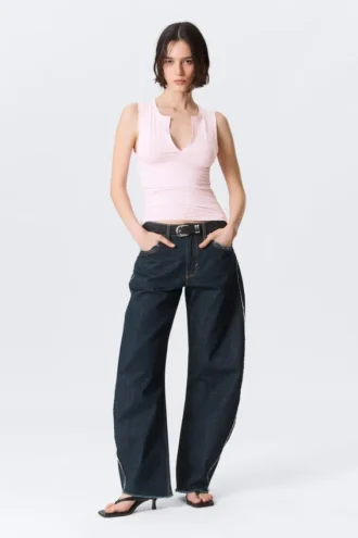 Slim V-Neck Sleeveless Top – Light Pink Slim V-Neck Sleeveless Top – Light Pink