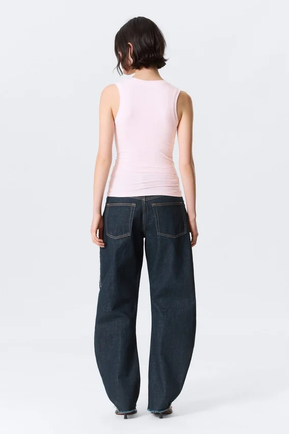 Slim V-Neck Sleeveless Top – Light Pink Slim V-Neck Sleeveless Top – Light Pink