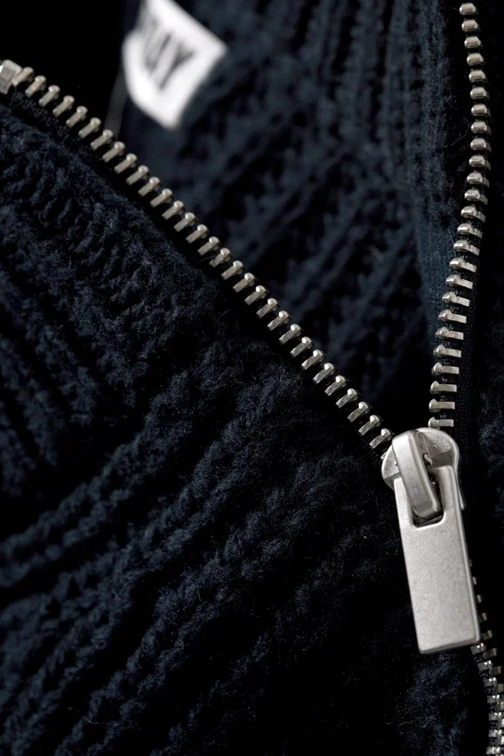 Slim Zip-Sleeve Wool Sweater – Navy Blue Slim Zip-Sleeve Wool Sweater – Navy Blue