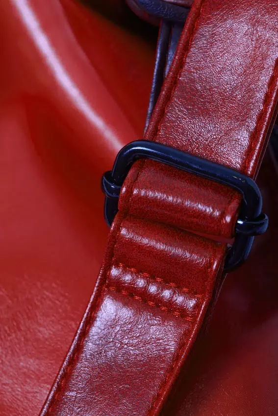 Small Faux Leather Handbag – Red Small Faux Leather Handbag – Red