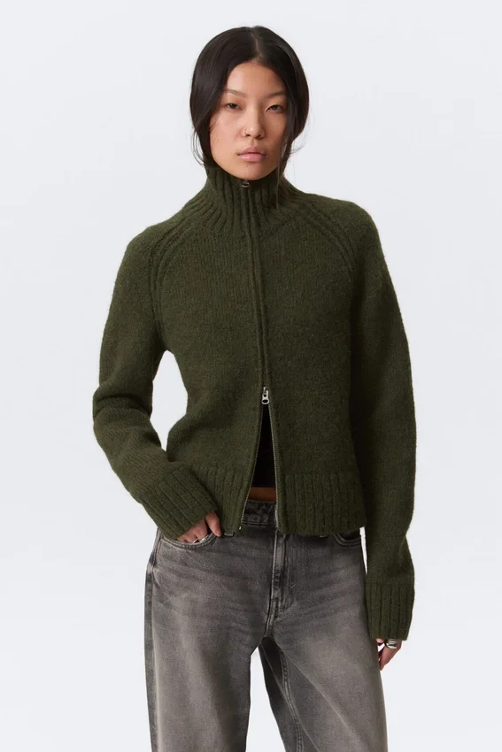 Soft Knitted Fitted Zip Cardigan – Dark Mossy Green Soft Knitted Fitted Zip Cardigan – Dark Mossy Green