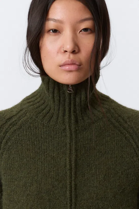 Soft Knitted Fitted Zip Cardigan – Dark Mossy Green Soft Knitted Fitted Zip Cardigan – Dark Mossy Green